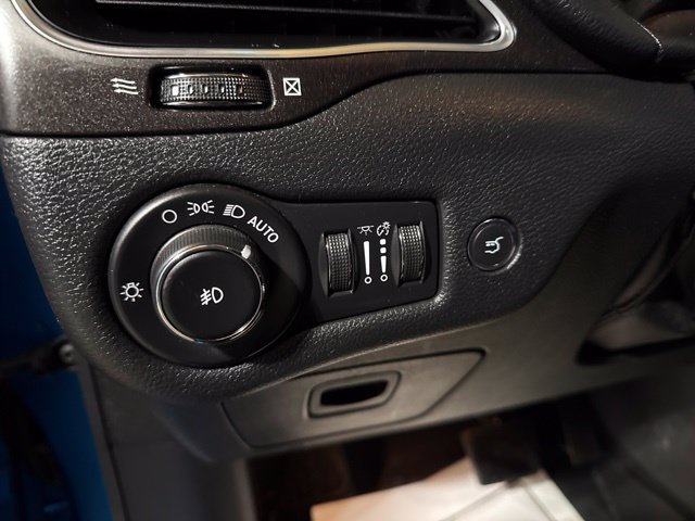 Used 2020 Jeep Cherokee Trailhawk w/ Comfort/Convenience Group AWD/4WD image 8