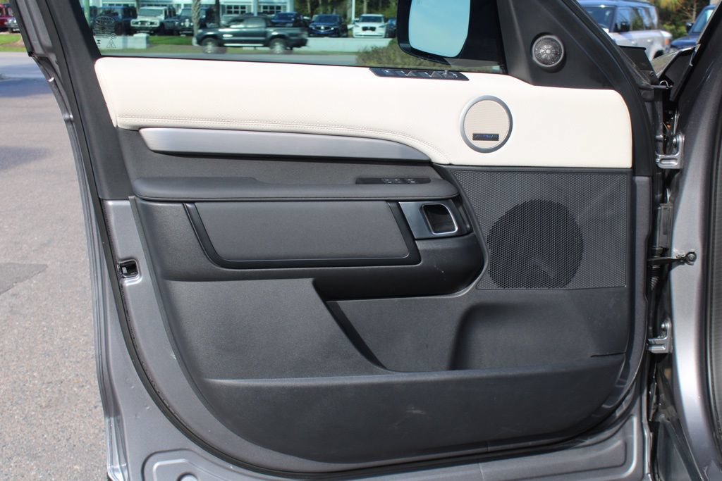 Certified 2025 Land Rover Discovery Dynamic SE AWD/4WD image 13