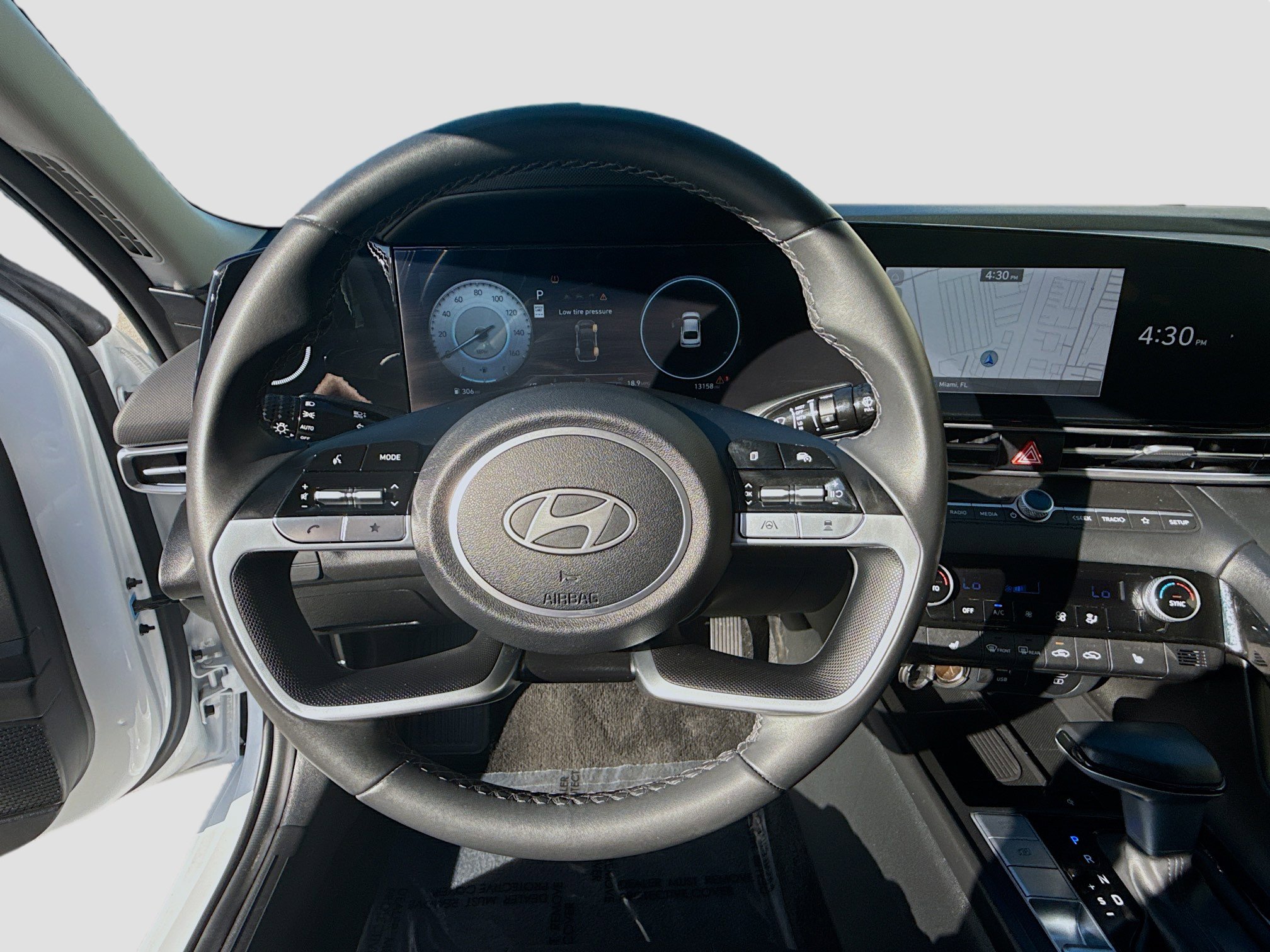 Used 2025 Hyundai Elantra SEL FWD image 10