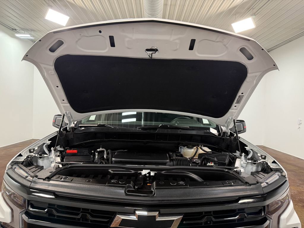 Used 2024 Chevrolet Silverado 1500 RST w/ Redline Edition AWD/4WD image 19