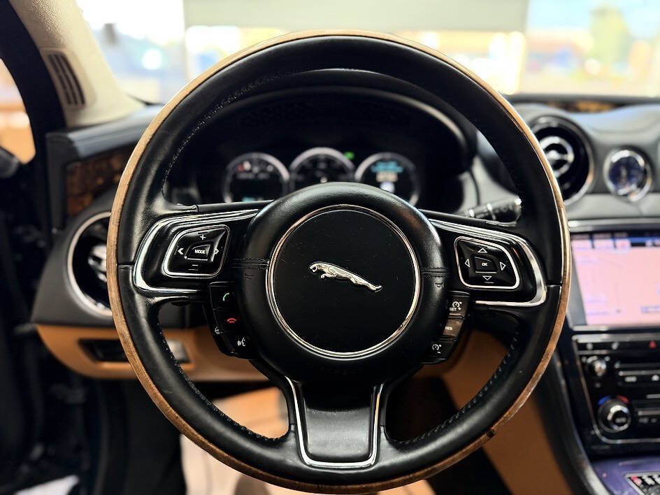Used 2013 Jaguar XJ AWD image 7