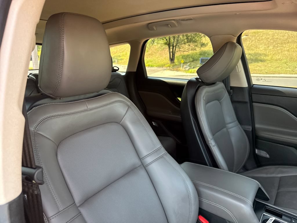 Certified 2025 Lincoln Corsair AWD w/ Equipment Group 101A image 33