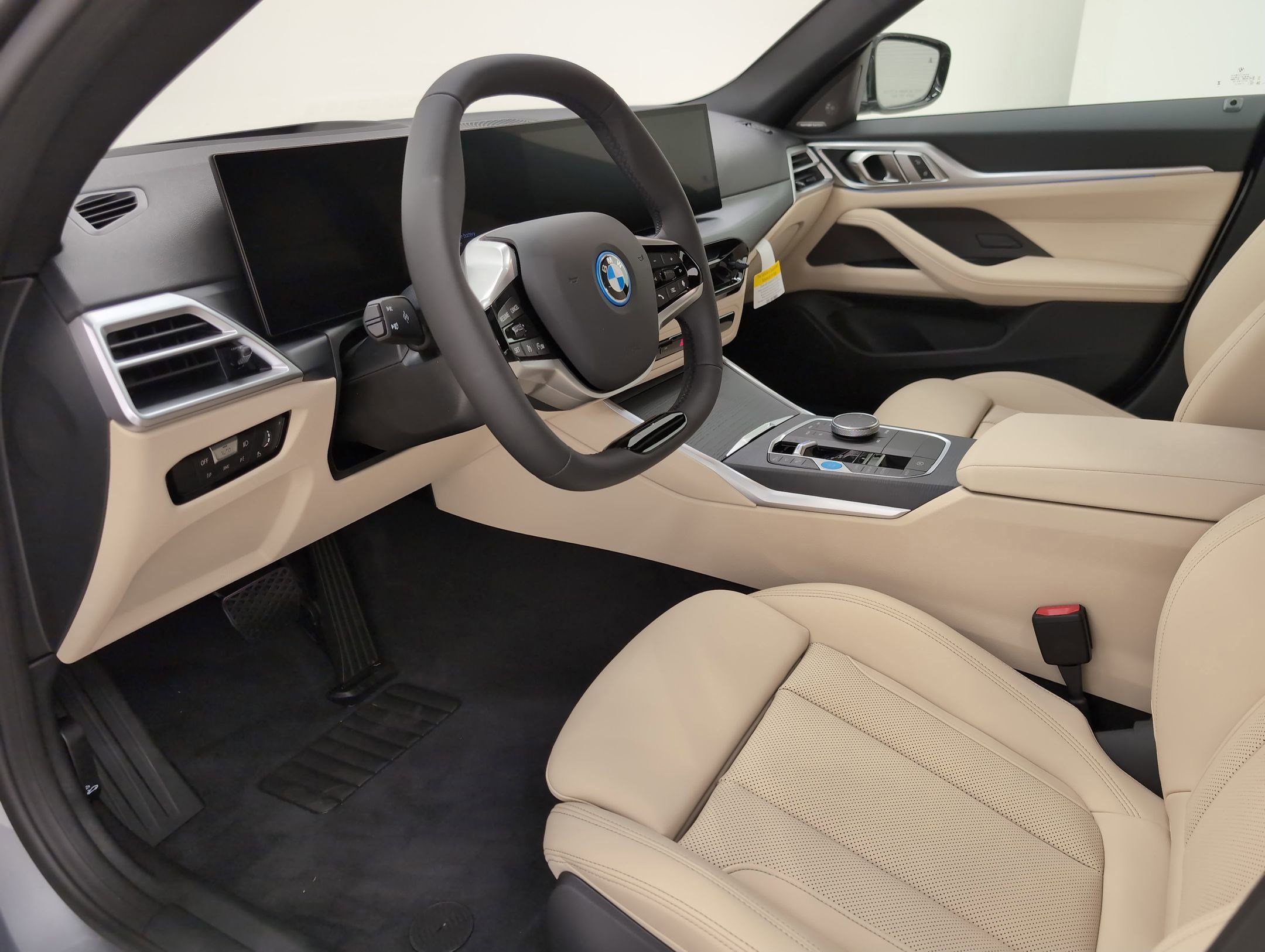 Certified 2025 BMW i4 eDrive40 w/ Premium Package image 4