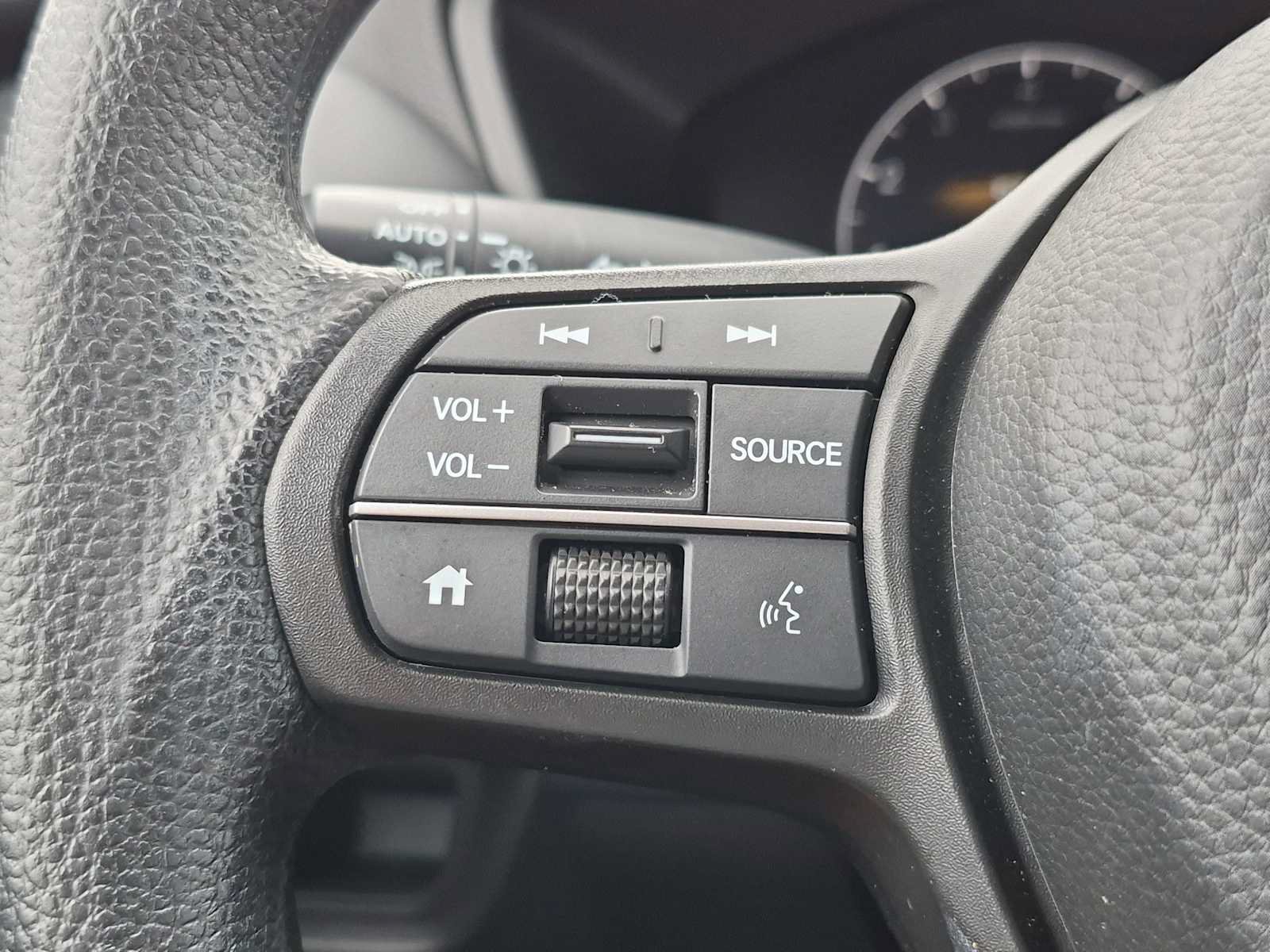 Certified 2025 Honda HR-V LX image 22