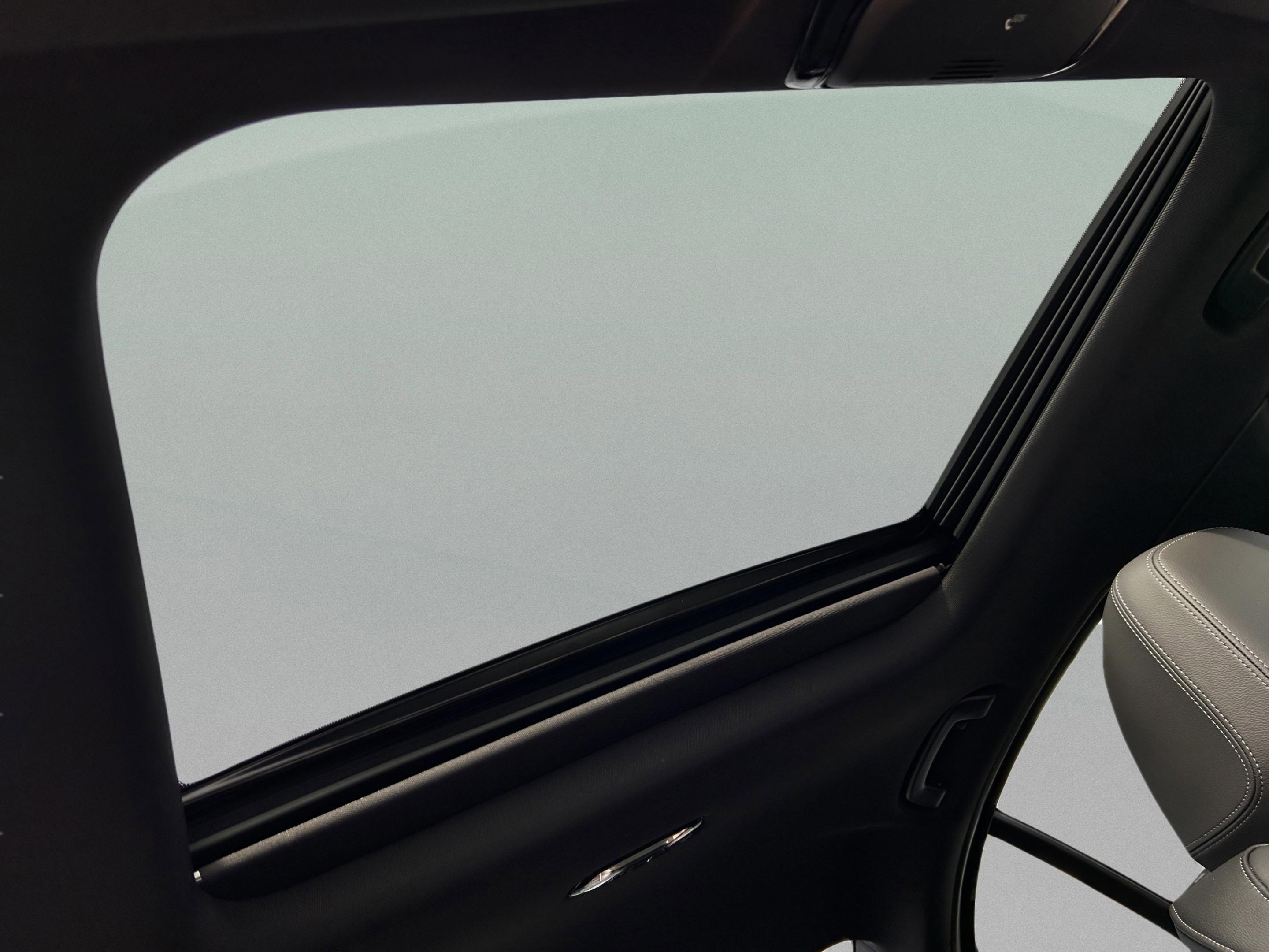 Used 2026 BMW 330i Sedan w/ Premium Package image 33