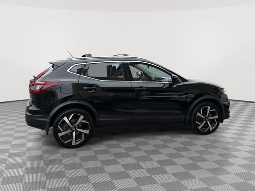 Used 2022 Nissan Rogue Sport SL AWD/4WD image 2