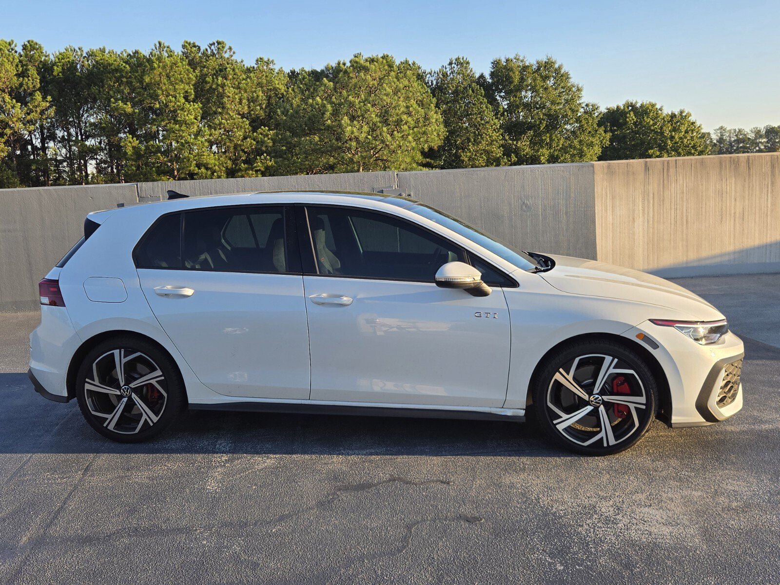 Used 2025 Volkswagen GTI SE FWD image 6