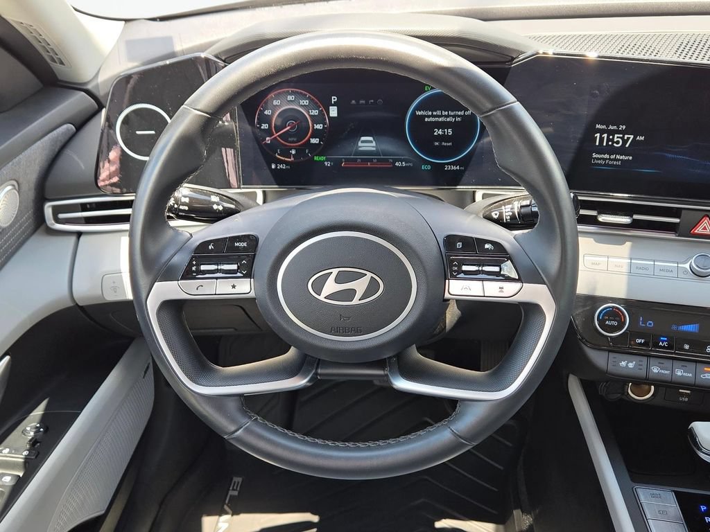 Certified 2025 Hyundai Elantra Limited FWD image 20