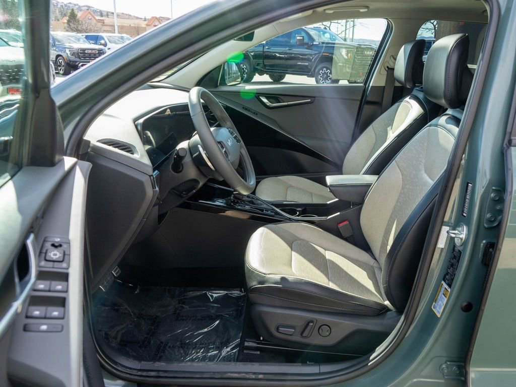Used 2023 Kia Niro SX Touring FWD image 11