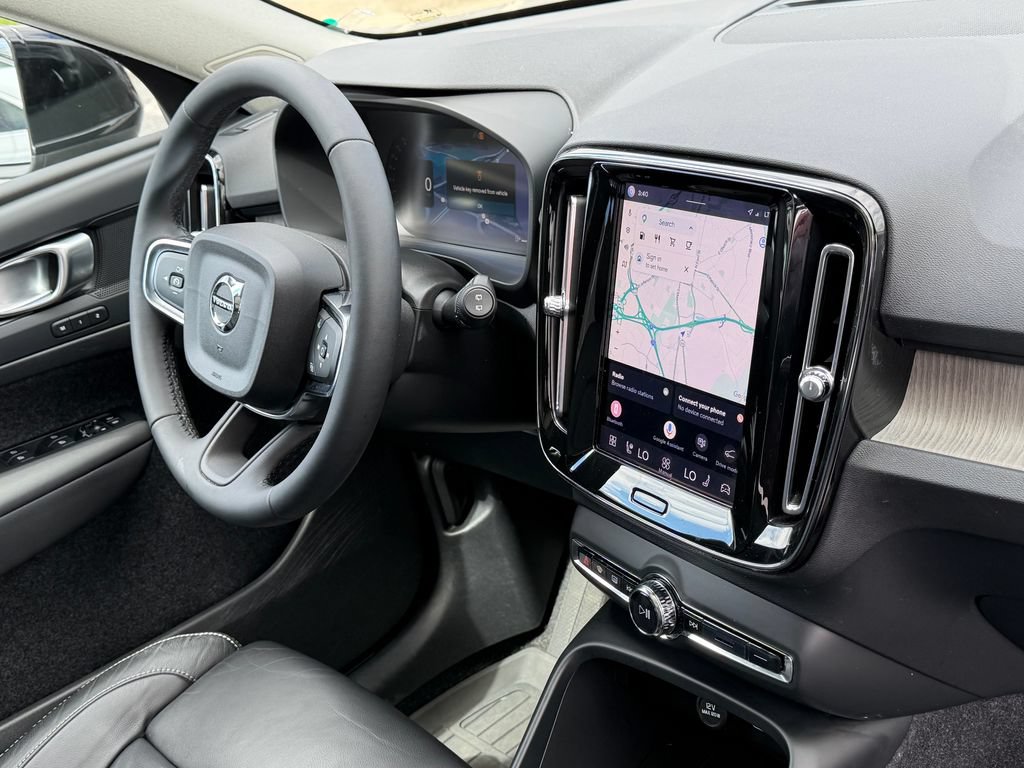 Certified 2023 Volvo XC40 B5 Plus w/ Driver Assist Package AWD/4WD image 13