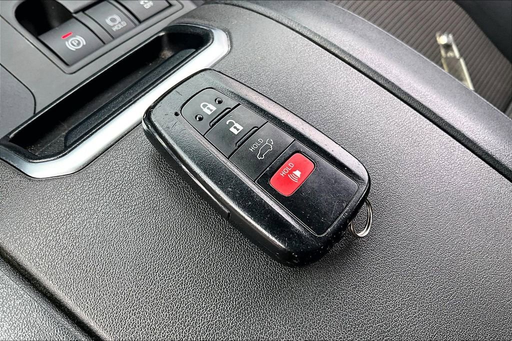 Used 2023 Toyota Highlander L image 35