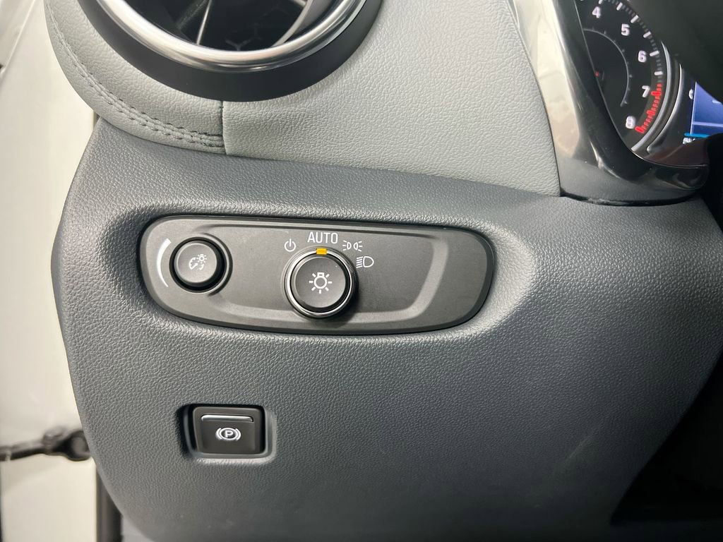 Used 2019 Chevrolet Blazer LT FWD image 18