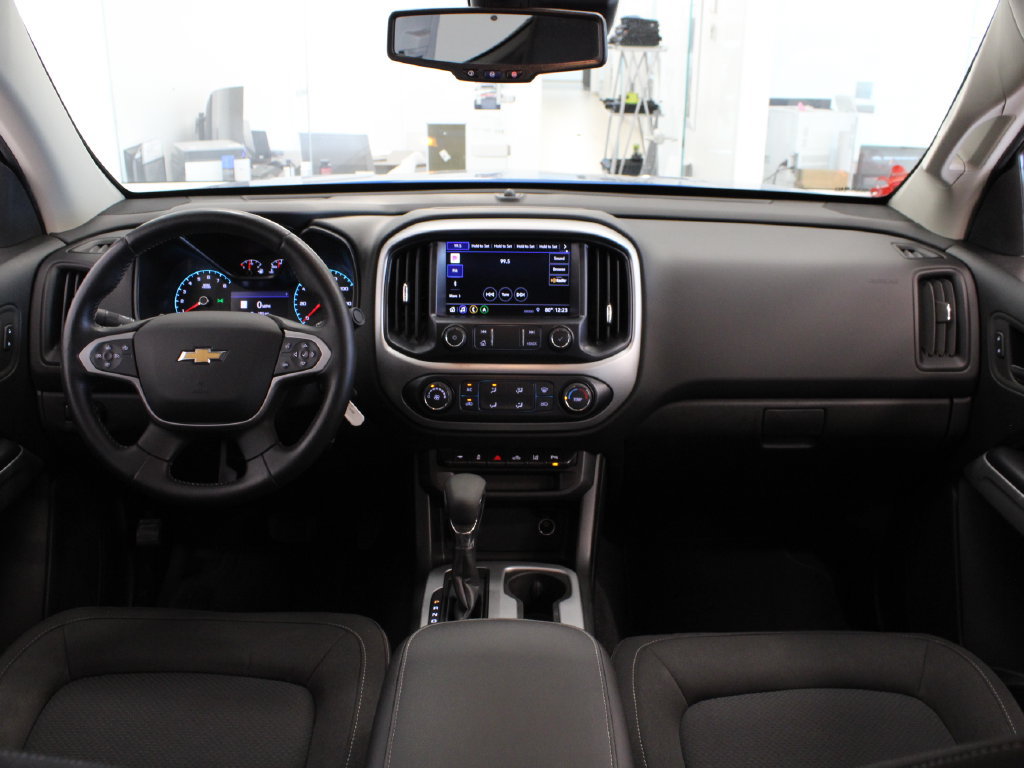 Used 2022 Chevrolet Colorado LT w/ Safety Package RWD image 16