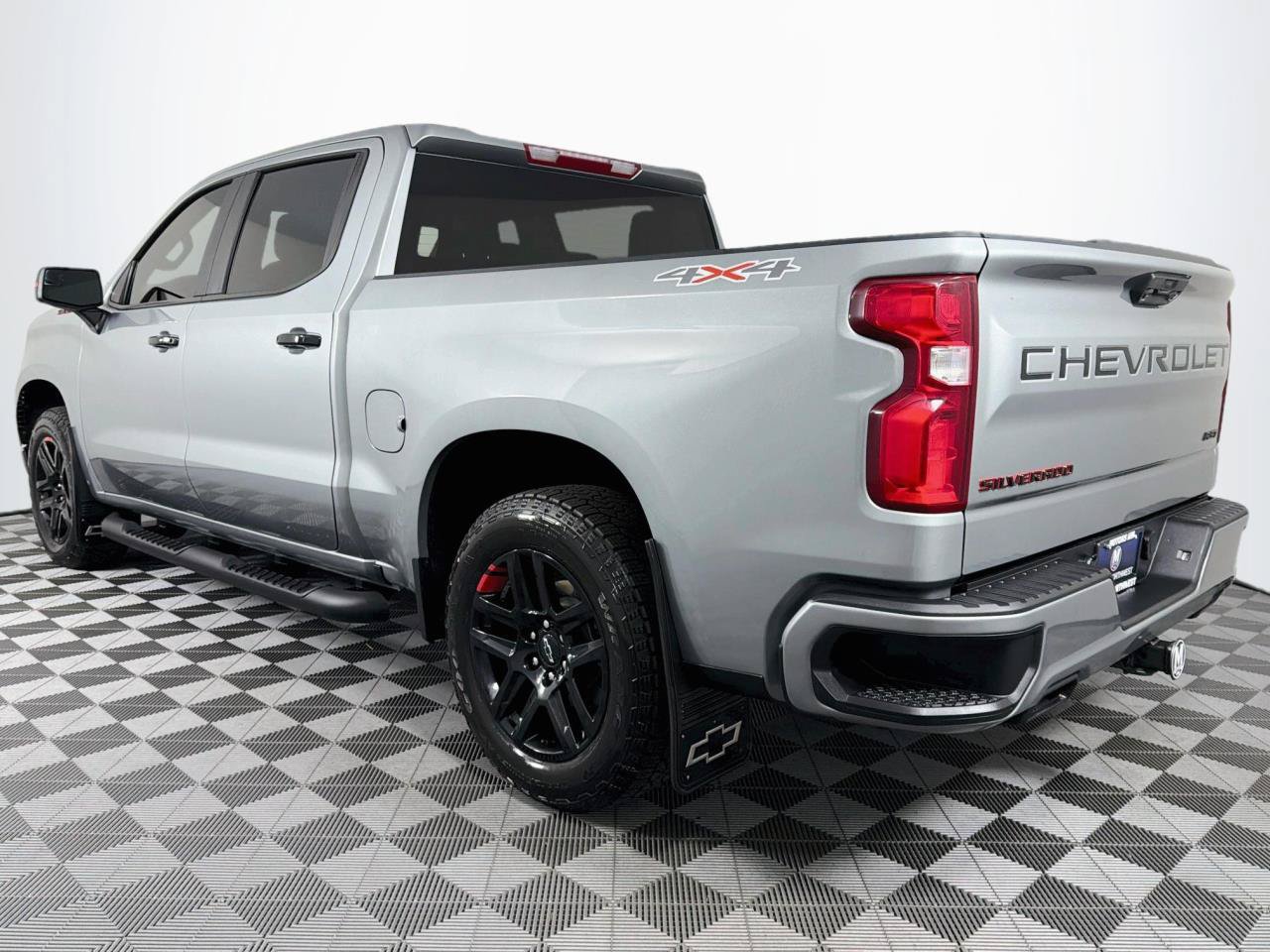 Used 2024 Chevrolet Silverado 1500 RST w/ Redline Edition AWD/4WD image 8