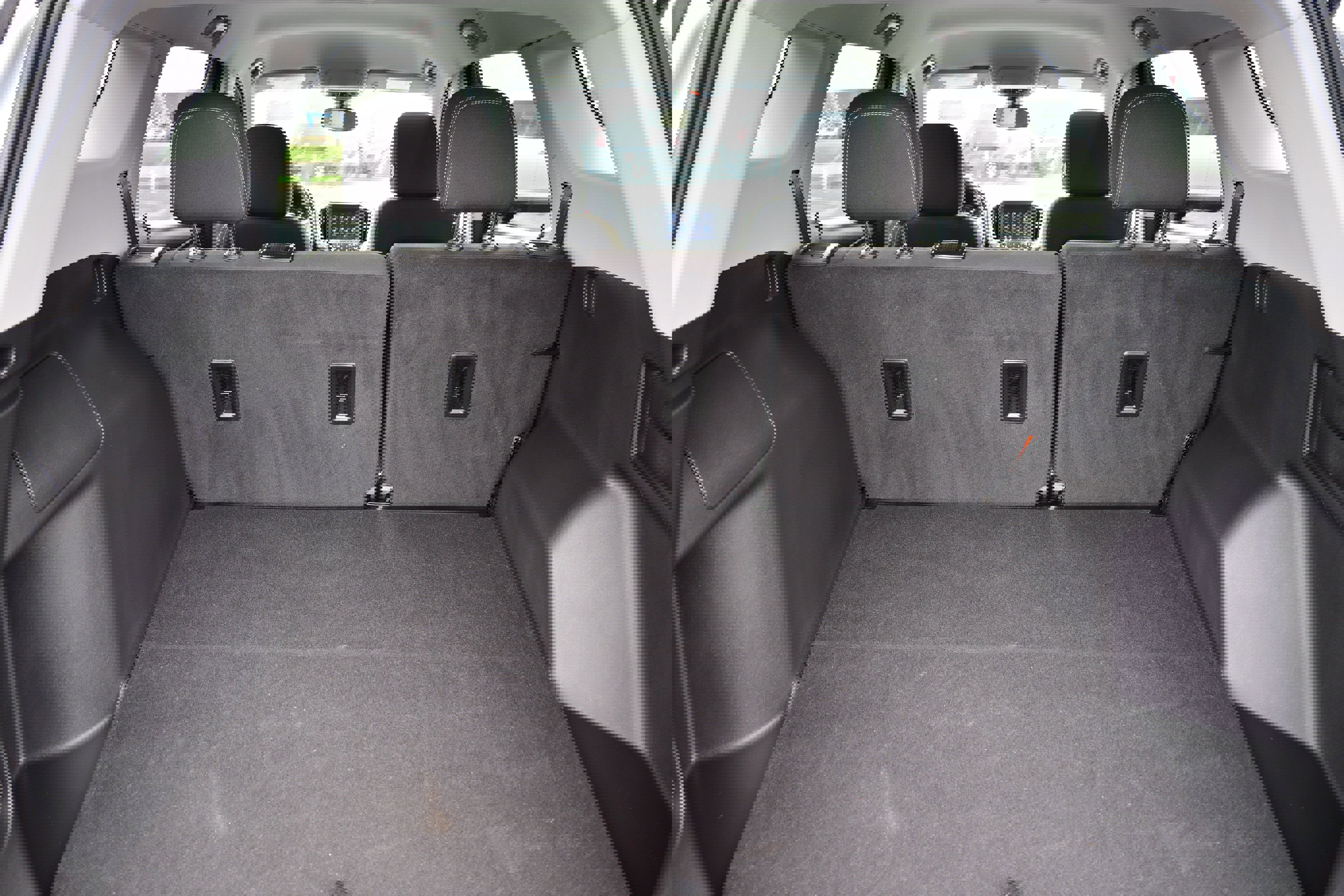 Used 2023 GMC Terrain SLE w/ Driver Convenience Package image 13