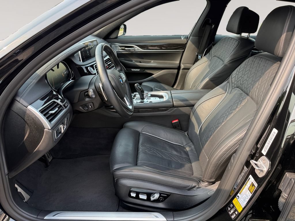Used 2018 BMW 750i xDrive AWD/4WD image 2