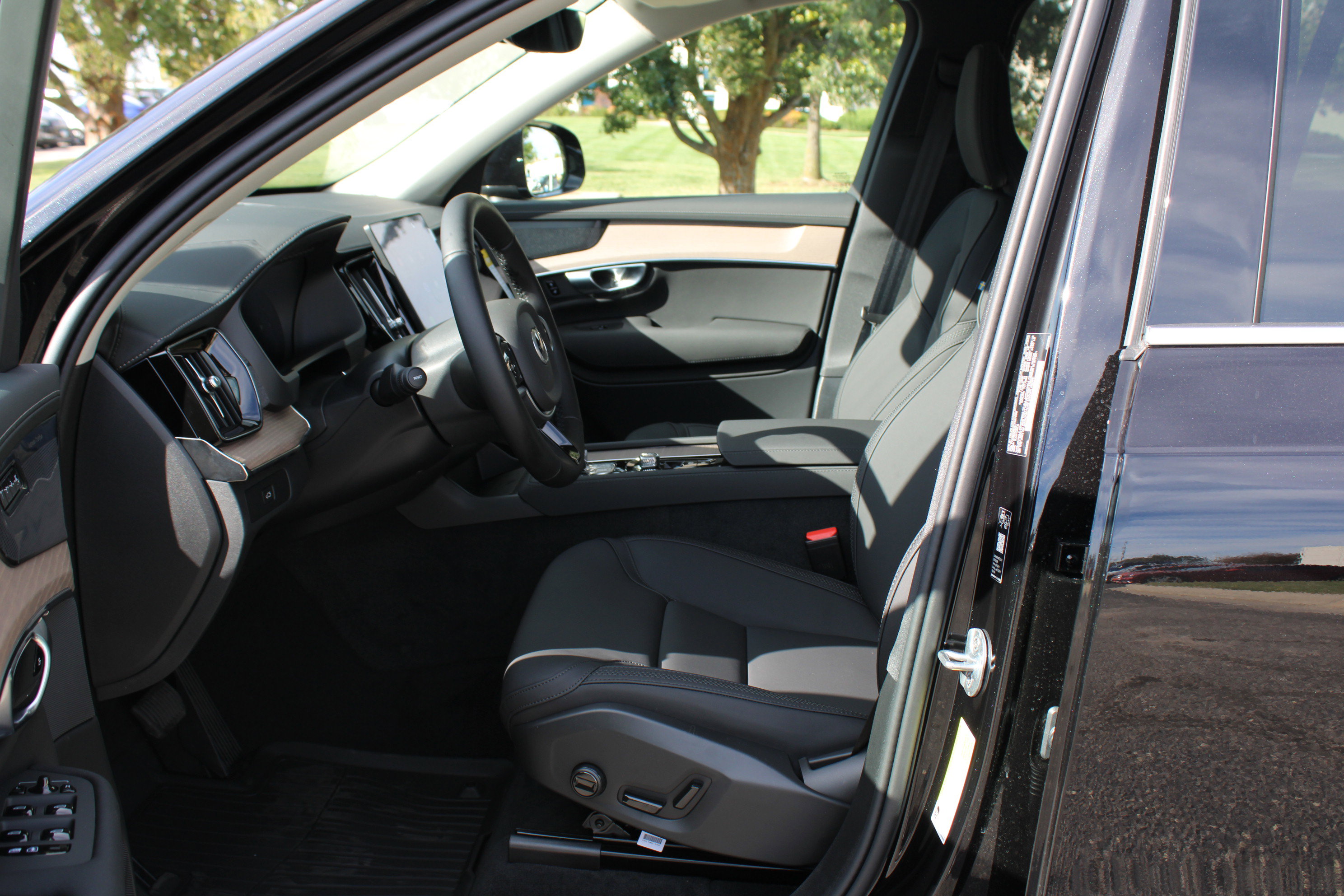 New 2026 Volvo XC90 B6 Plus w/ Protection Package Premier AWD/4WD image 9