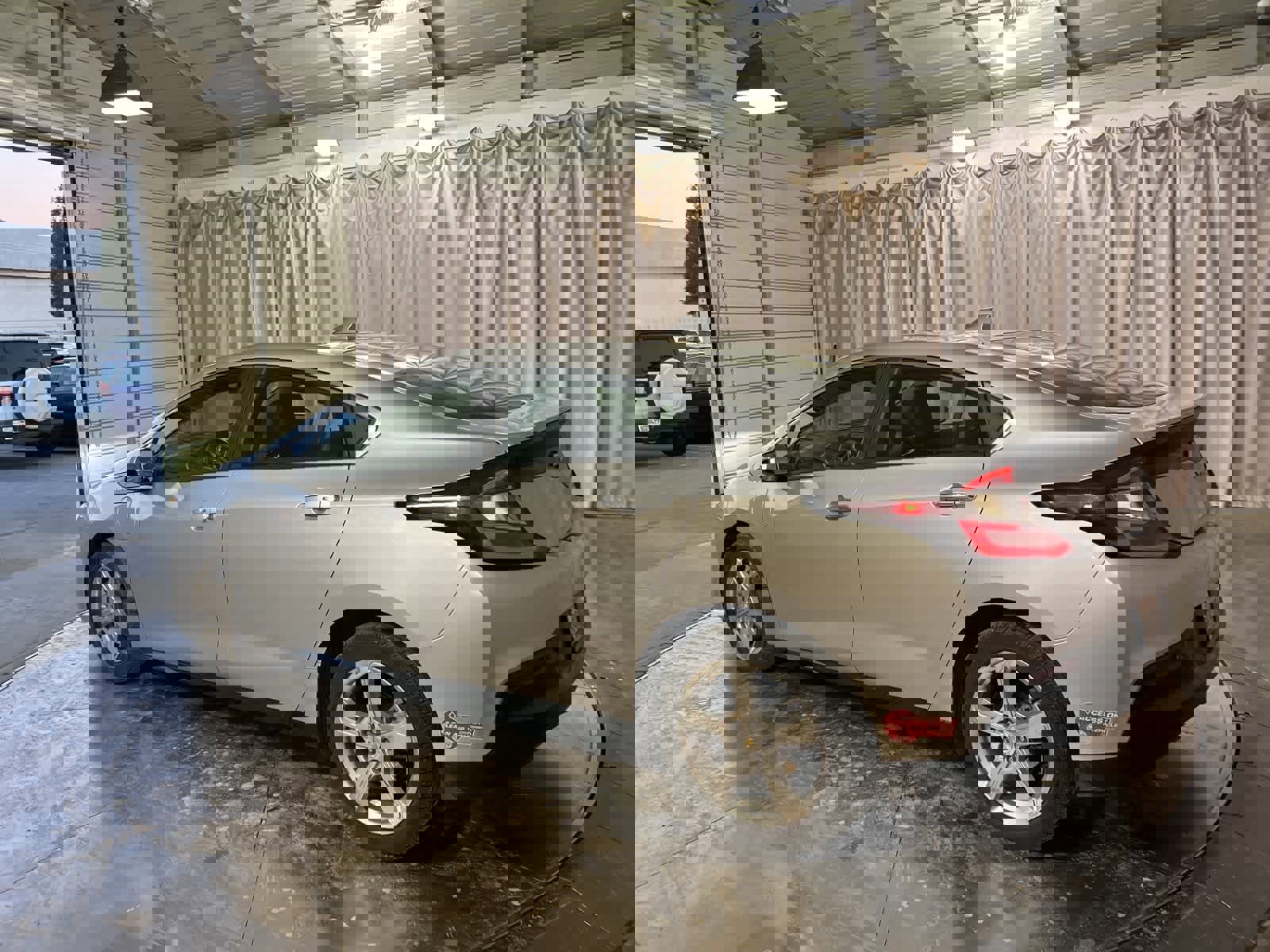 Used 2018 Chevrolet Volt LT w/ Comfort Package image 13