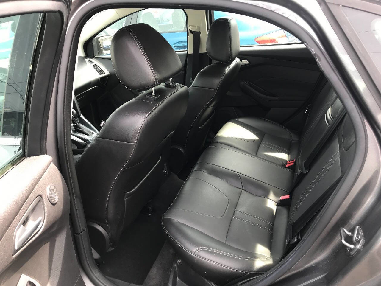 Used 2013 Ford Focus Titanium w/ Titanium Handling Pkg FWD image 9