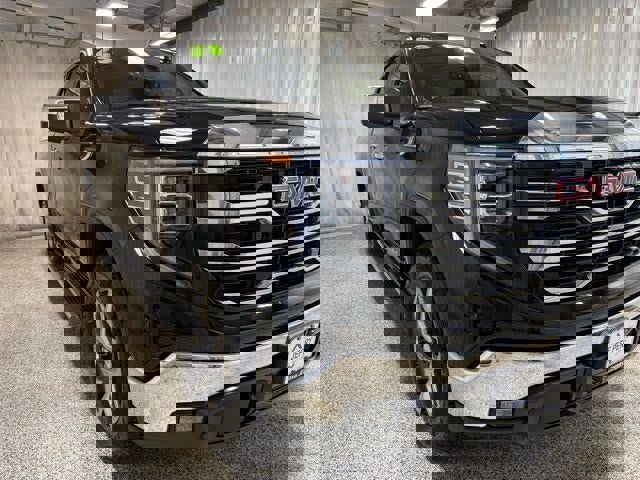 Used 2023 GMC Sierra 1500 SLT w/ SLT Premium Package image 7