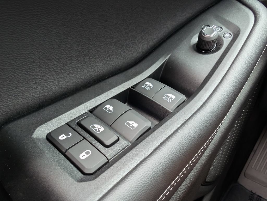 New 2025 Jeep Grand Cherokee Limited w/ Black Appearance Package image 37