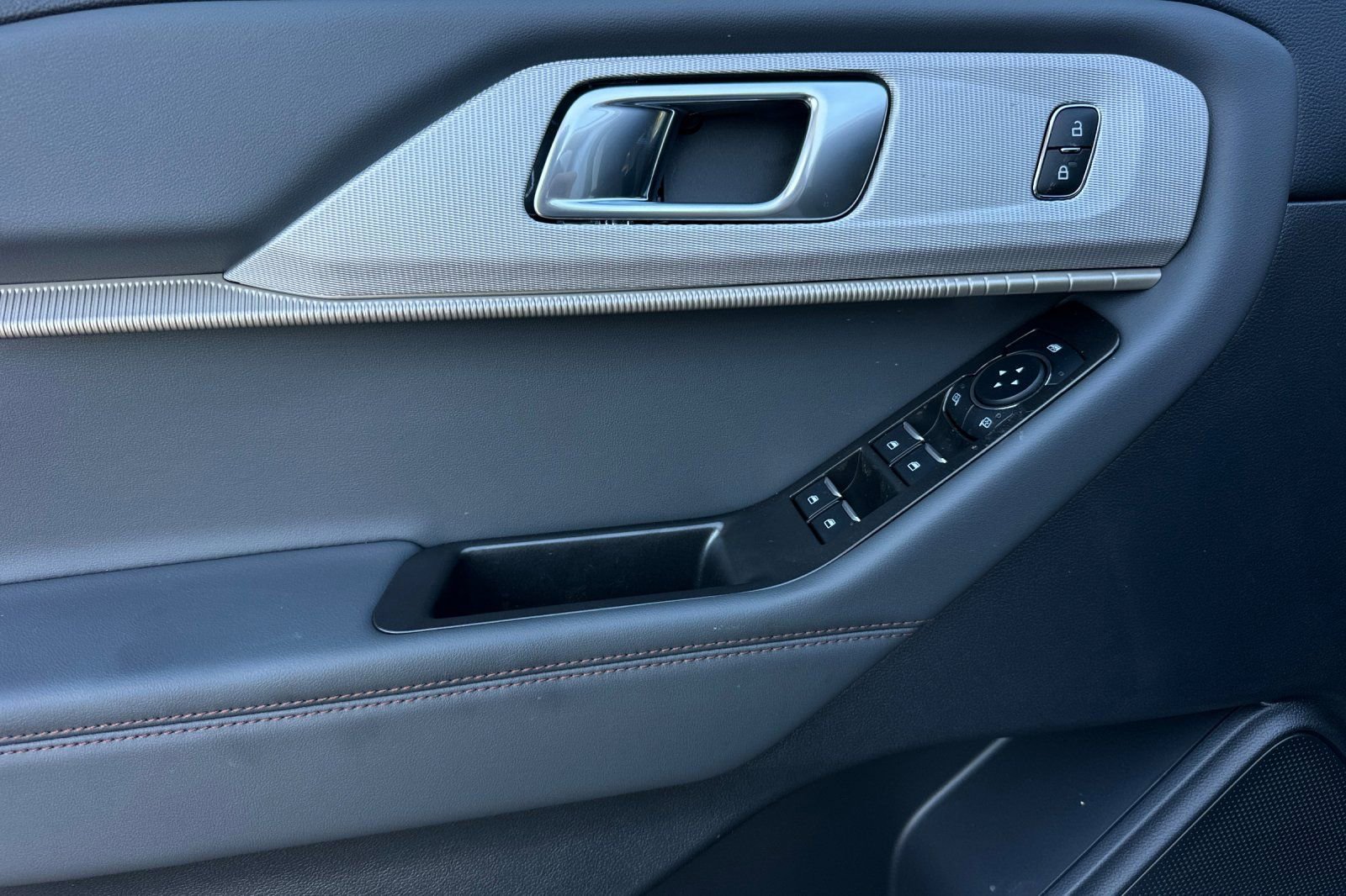 New 2026 Ford Explorer Active w/ Active Comfort Package image 10