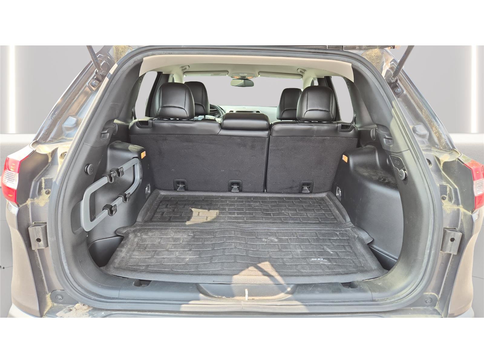 Used 2016 Jeep Cherokee Limited AWD/4WD image 9