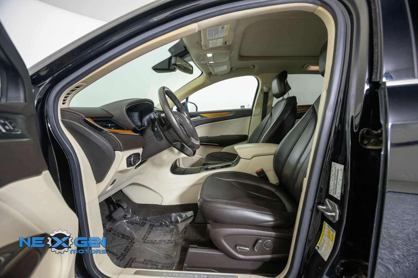Used 2016 Lincoln MKC Reserve w/ Lincoln MKC Climate Package AWD/4WD image 11