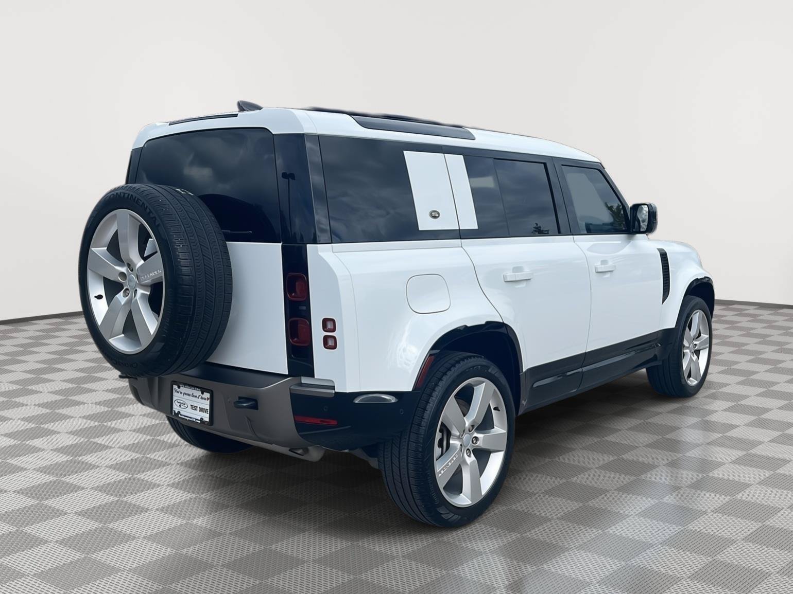 Used 2024 Land Rover Defender 110 X-Dynamic SE AWD/4WD image 6