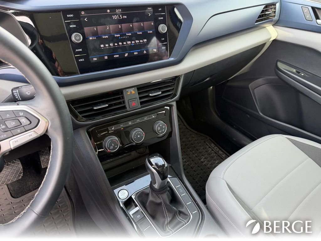Used 2023 Volkswagen Taos SE w/ Panoramic Sunroof Package image 28