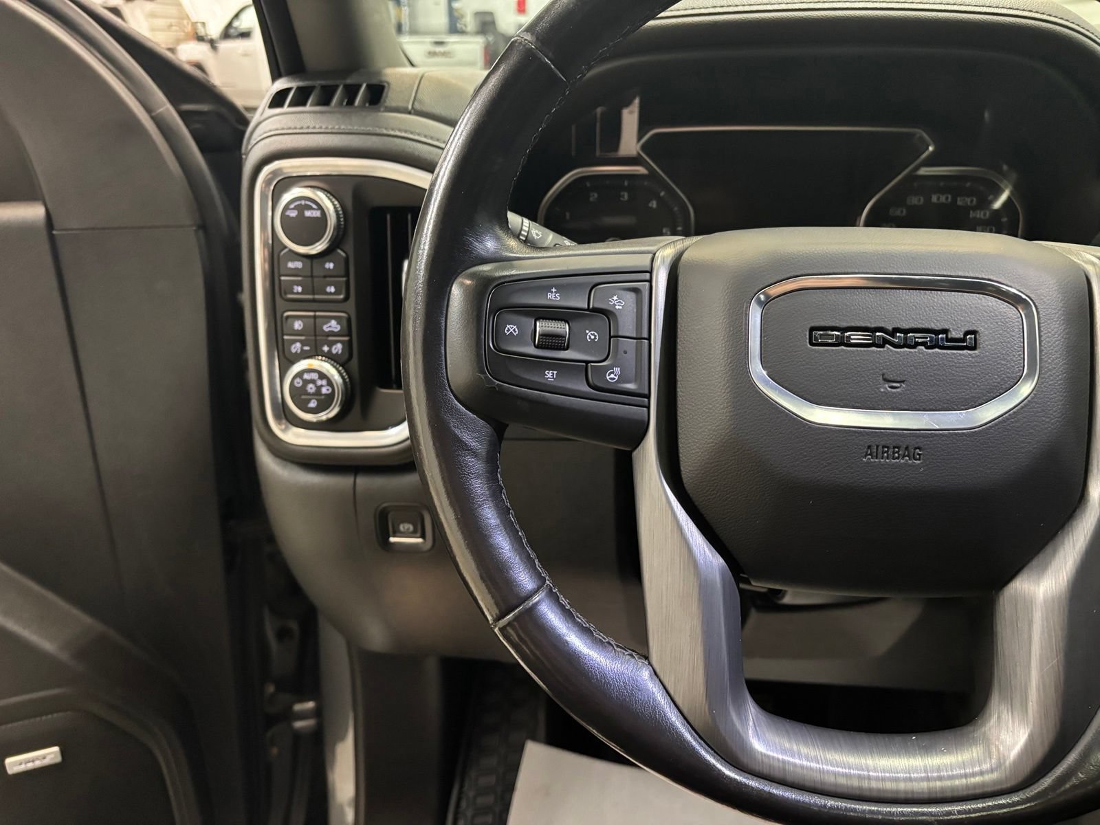 Used 2021 GMC Sierra 1500 Denali w/ Denali Ultimate Package AWD/4WD image 16