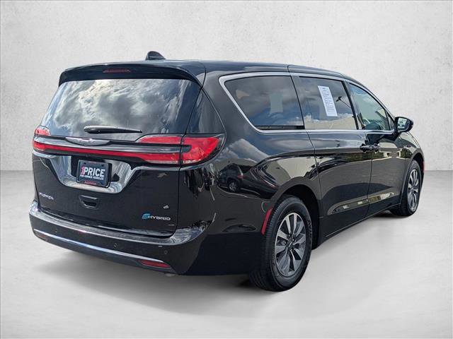 Used 2024 Chrysler Pacifica Select image 5