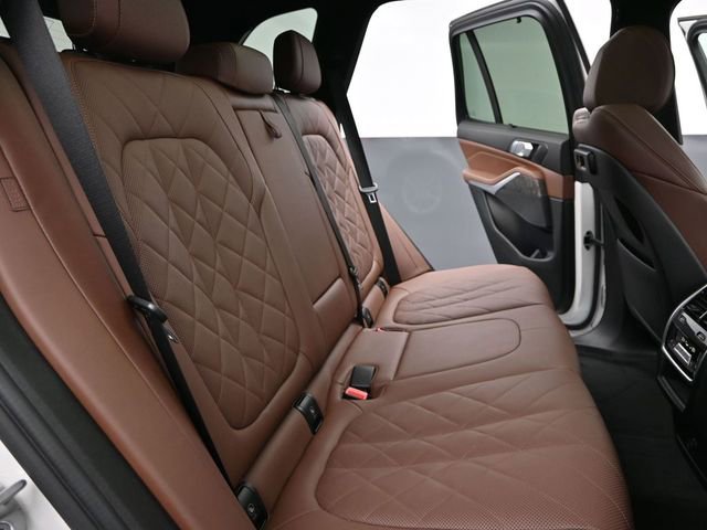 Used 2023 BMW X5 xDrive40i w/ Executive Package image 21