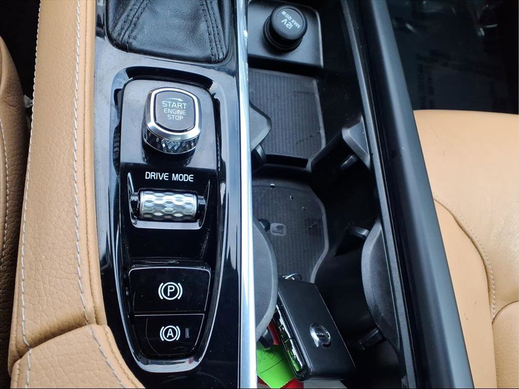 Used 2019 Volvo XC90 T6 Momentum w/ Advanced Package image 15