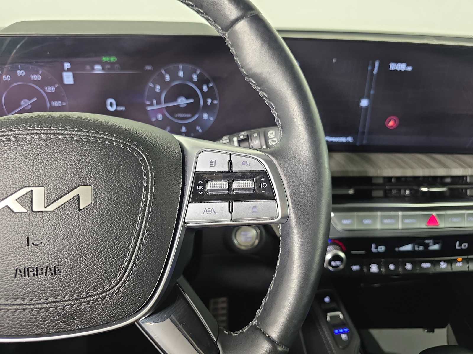 Used 2024 Kia Telluride SX w/ Towing Package image 42