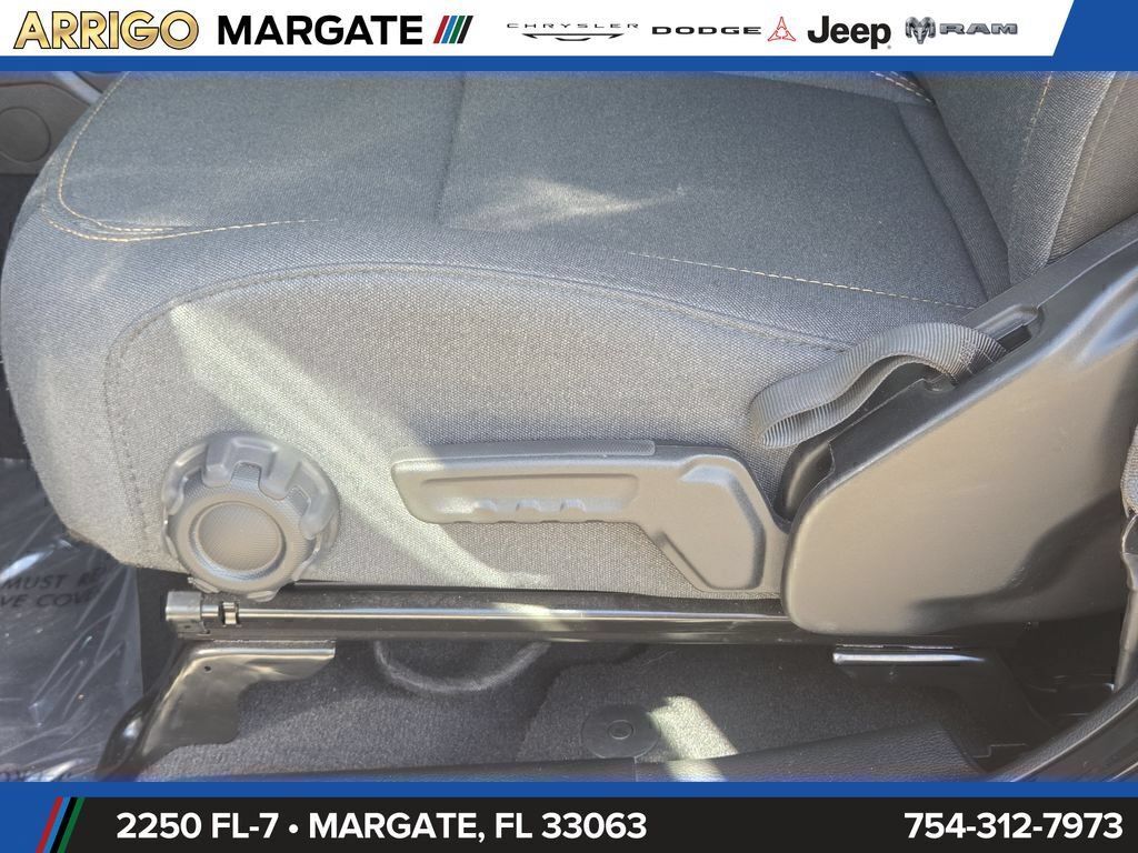 Used 2025 Jeep Wrangler Unlimited Sahara w/ Safety Group AWD/4WD image 20