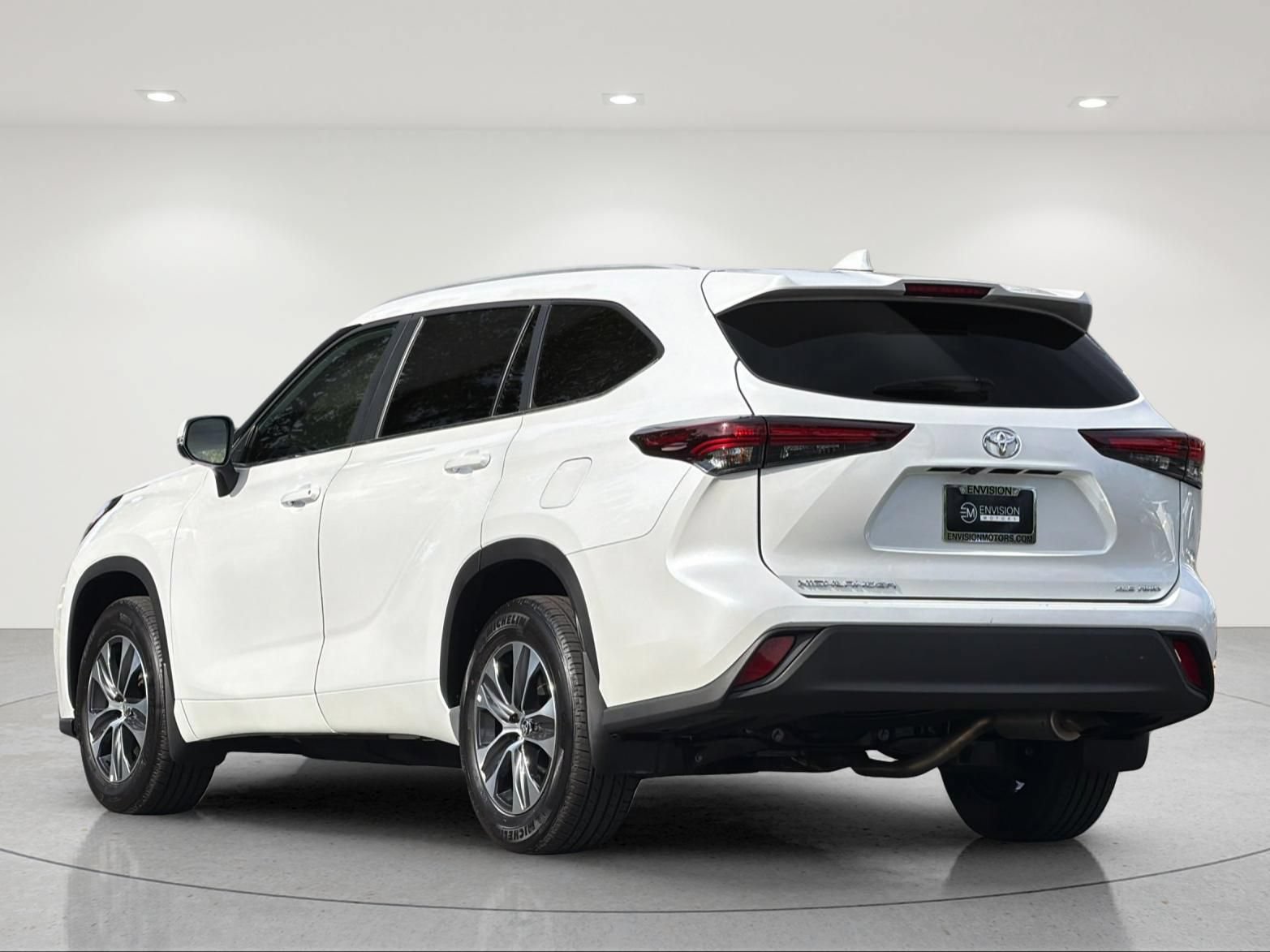 Used 2026 Toyota Highlander XLE AWD/4WD image 3