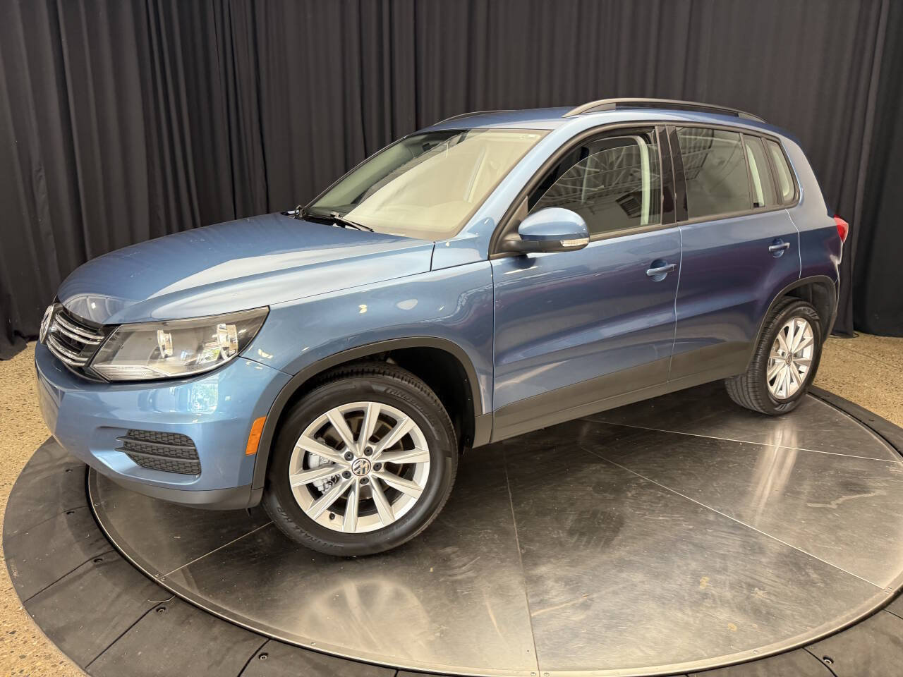 Used 2018 Volkswagen Tiguan Limited w/ Premium Package AWD/4WD image 3