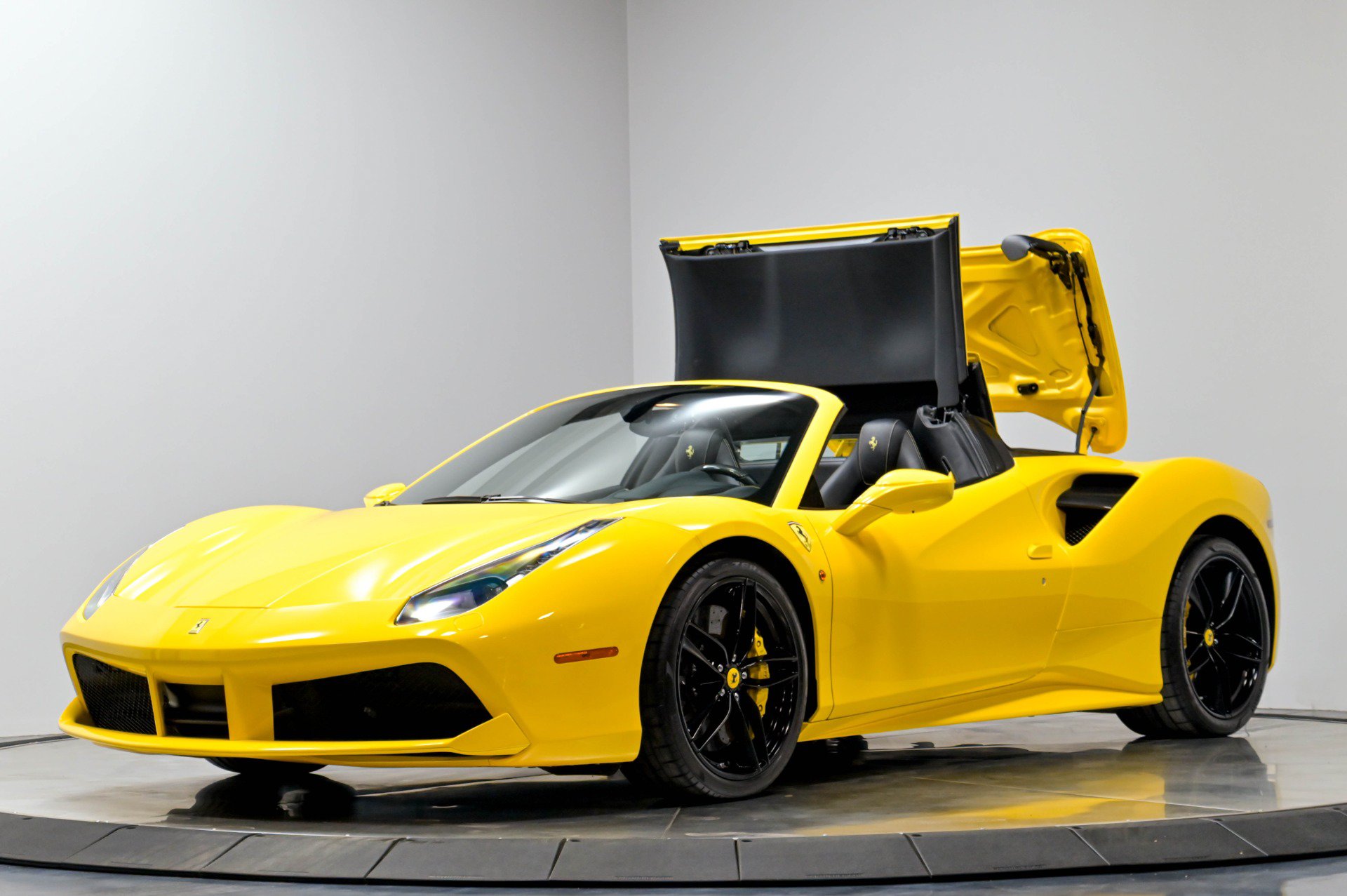 Used 2017 Ferrari 488 Spider RWD image 3