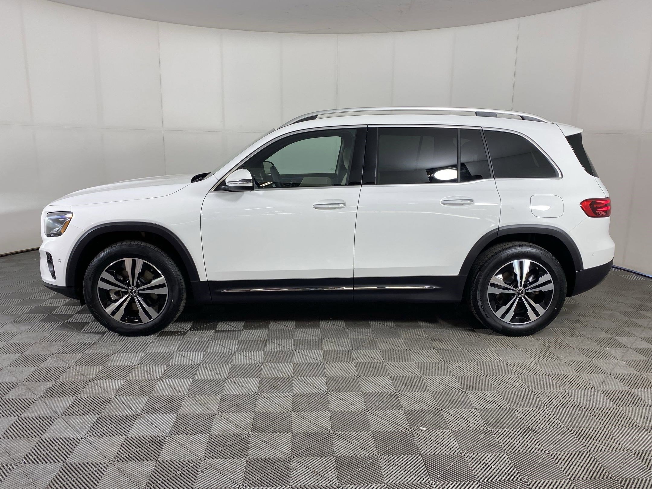 Used 2025 Mercedes-Benz GLB 250 4MATIC video 2