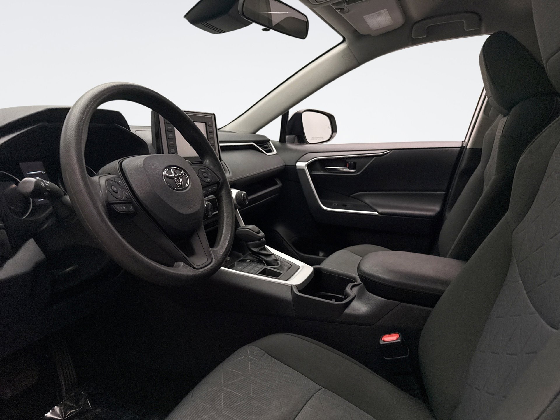 Used 2022 Toyota RAV4 XLE image 10