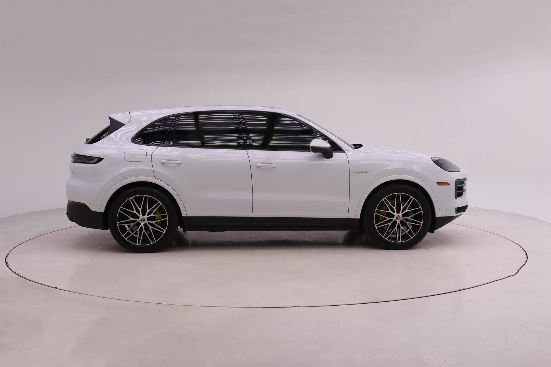 Certified 2025 Porsche Cayenne S image 10