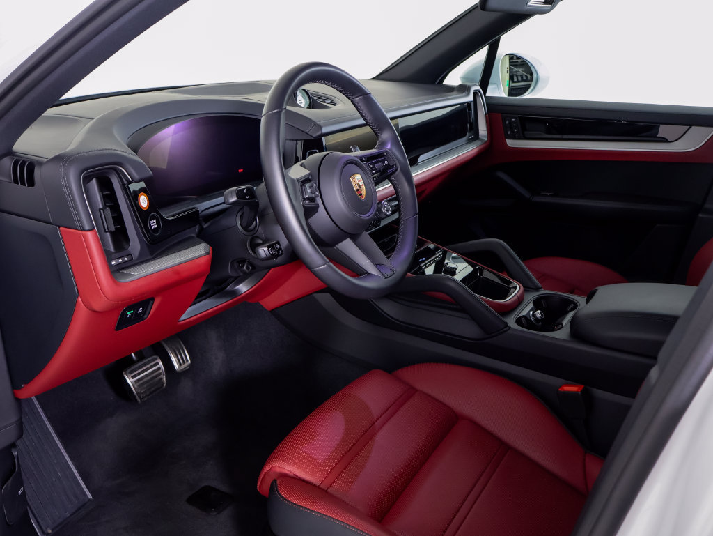 Certified 2026 Porsche Cayenne S w/ Premium Package Plus AWD/4WD image 4