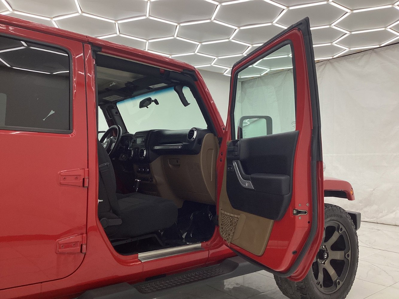 Used 2011 Jeep Wrangler Unlimited Sahara image 17