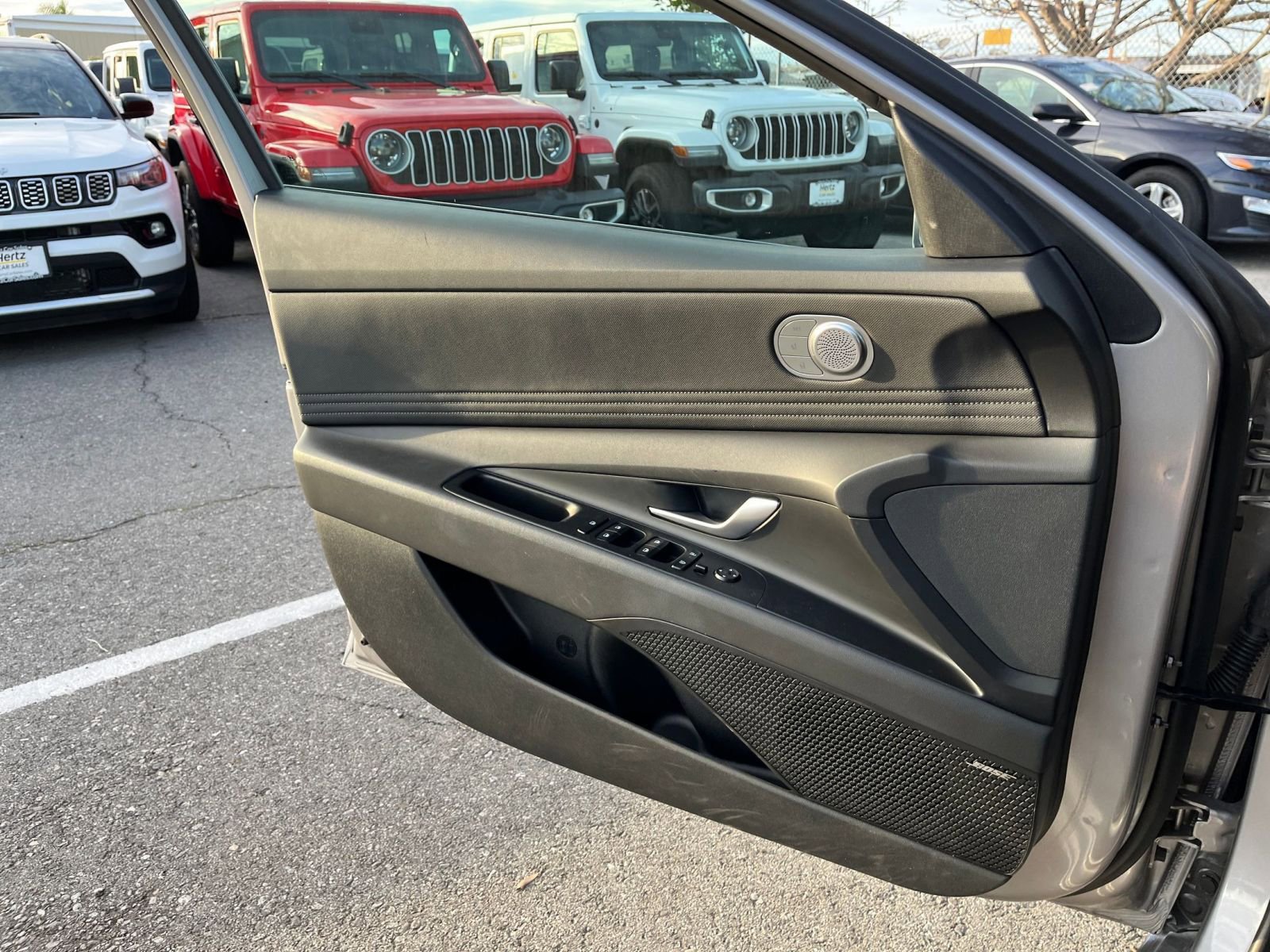 Used 2025 Hyundai Elantra Limited image 20