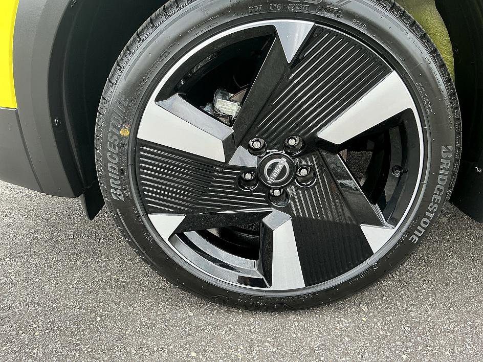 Used 2025 Nissan Kicks SR w/ SR Premium Package image 10