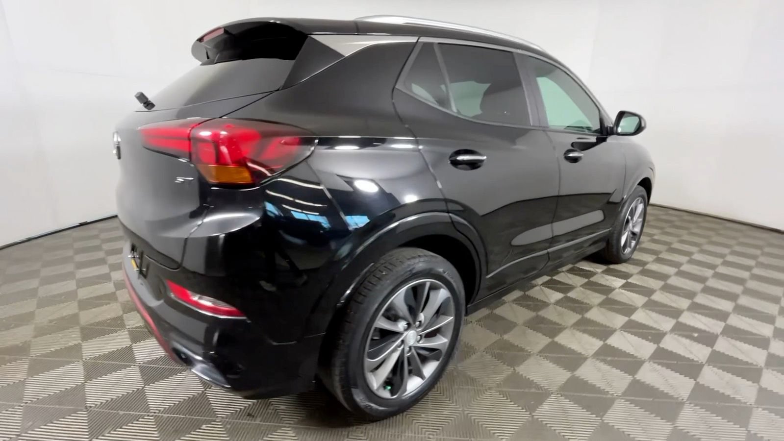 Used 2022 Buick Encore GX Select w/ Sport Touring Package FWD image 5