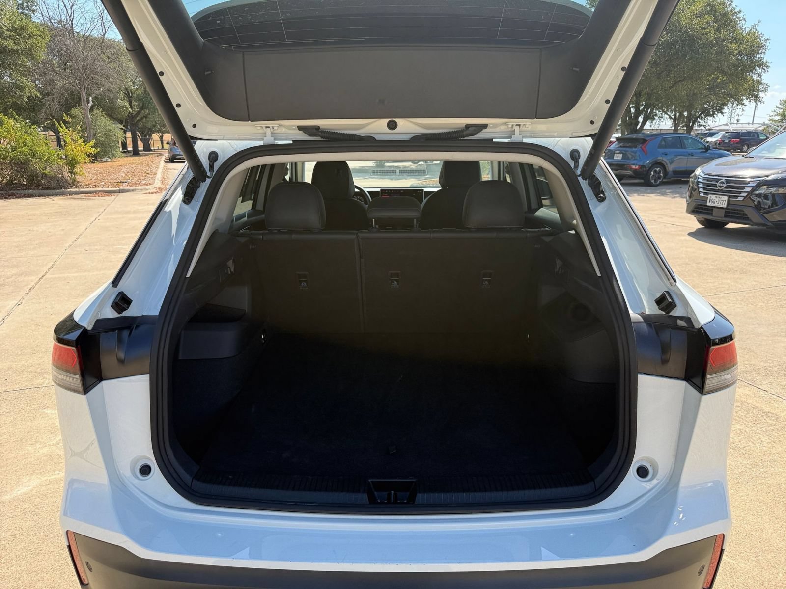 Used 2026 Volkswagen Tiguan SE FWD image 32