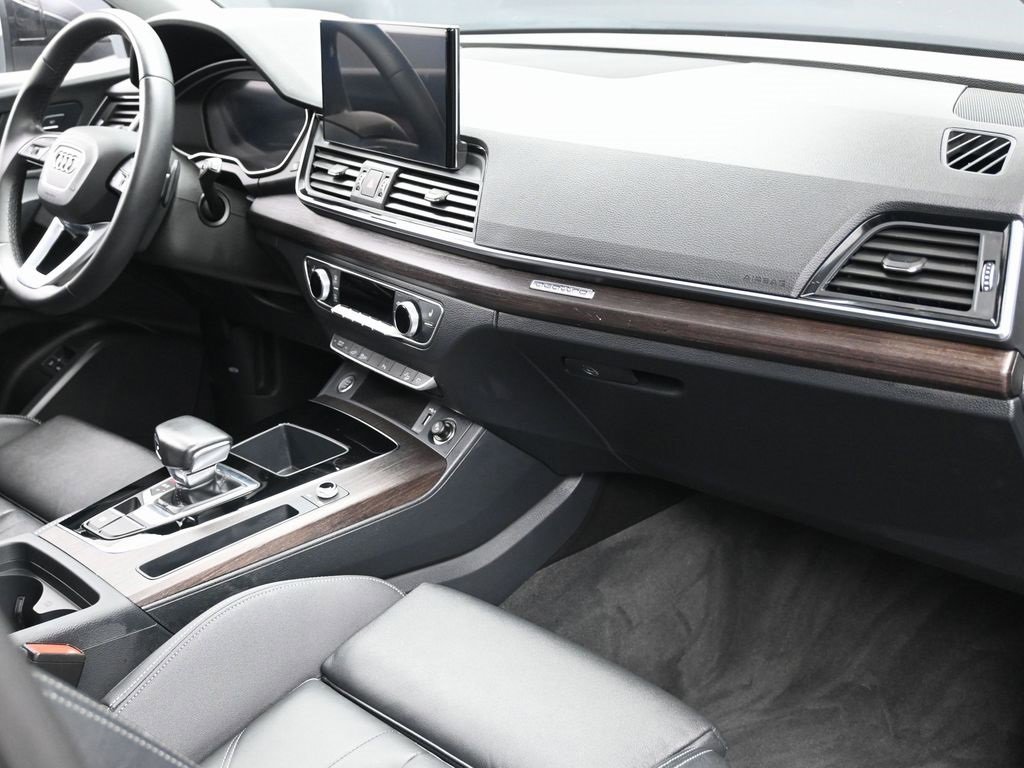 Used 2023 Audi Q5 e Premium w/ Convenience Package image 31