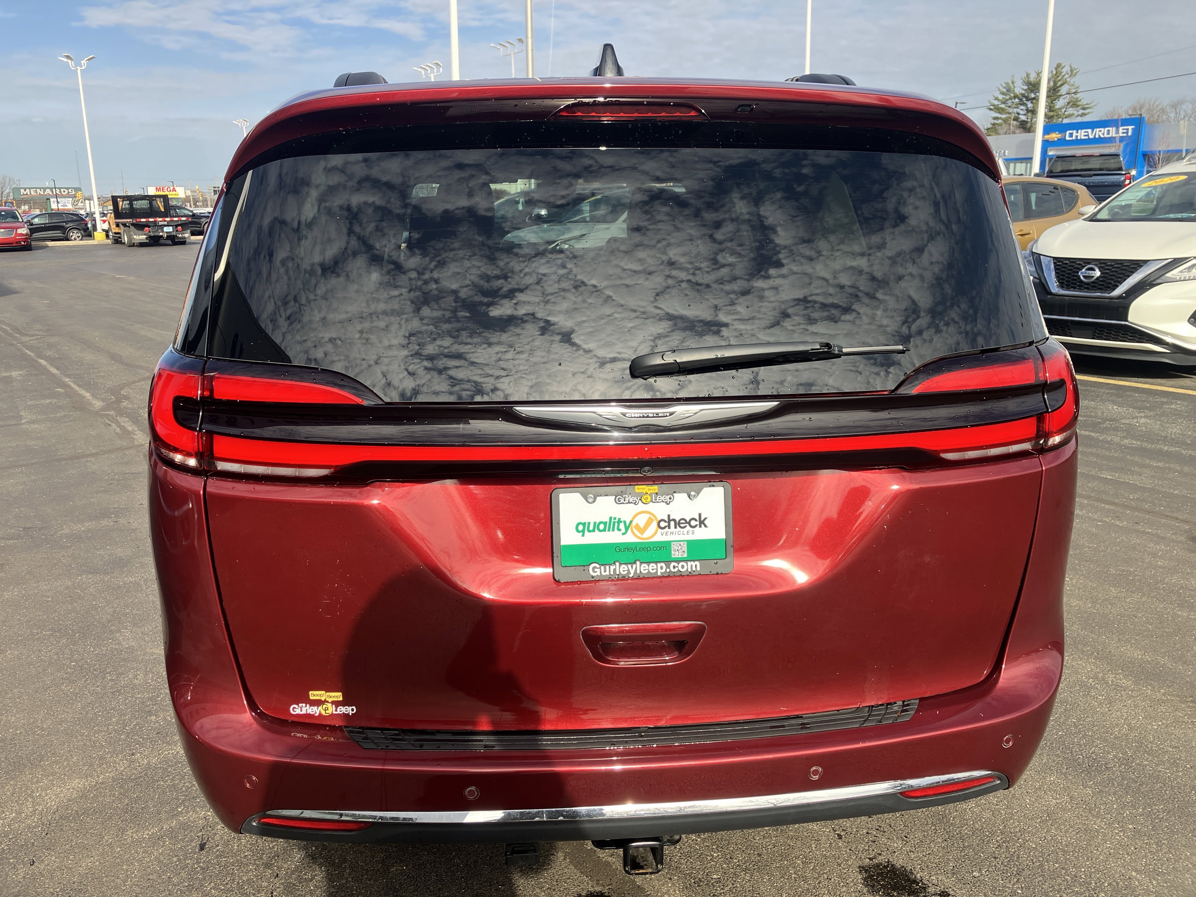 Used 2023 Chrysler Pacifica Touring-L image 6